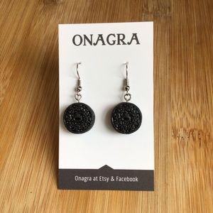 ☀️3/$25☀️ choc cream filled cookie earrings
